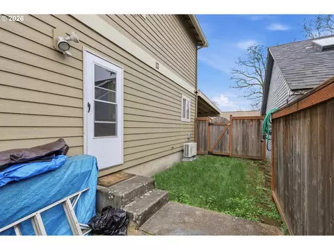 Exterior - 623 W 18th Ave, Eugene, OR 97402 photo 4 of 7