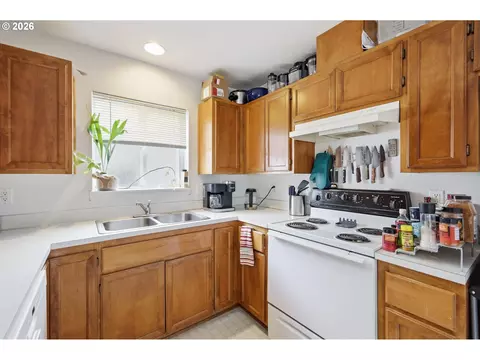 Kitchen - 623 W 18th Ave, Eugene, OR 97402 photo 6 of 7