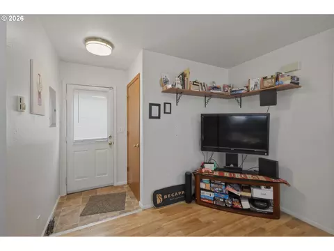 Entry Way - 623 W 18th Ave, Eugene, OR 97402 photo 1 of 2