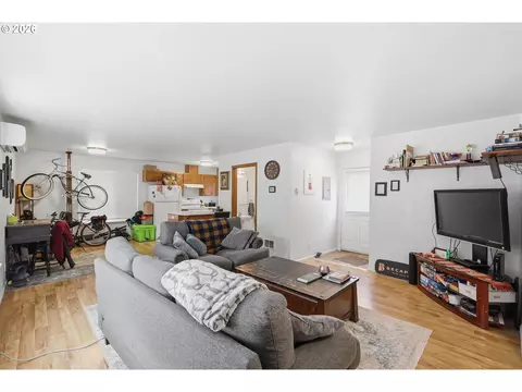 Living - 623 W 18th Ave, Eugene, OR 97402 photo 4 of 6