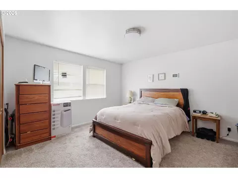 Bedroom - 623 W 18th Ave, Eugene, OR 97402 photo 4 of 10