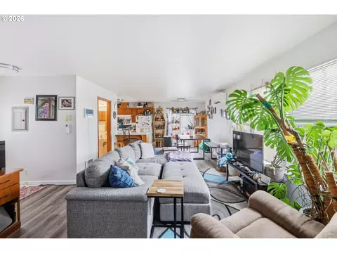 Living - 623 W 18th Ave, Eugene, OR 97402 photo 5 of 6