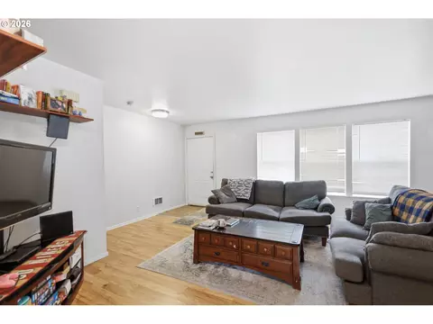 Living - 623 W 18th Ave, Eugene, OR 97402 photo 1 of 6