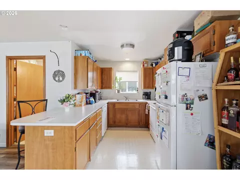Kitchen - 623 W 18th Ave, Eugene, OR 97402 photo 5 of 7