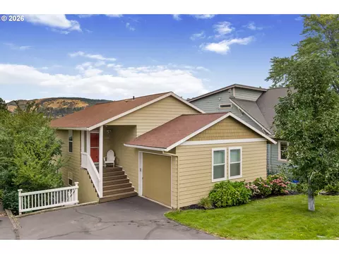 1218 Lincoln St, Hood River, OR 97031