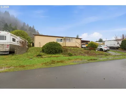 810 Acadia Ave, Garibaldi, OR 97118
