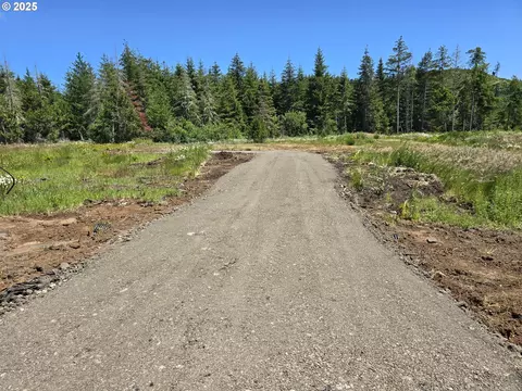 2 Blacks Dr, Cottage Grove, OR 97424