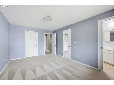 Bedroom - 100 NE Kane Dr, Gresham, OR 97030 photo 1 of 6