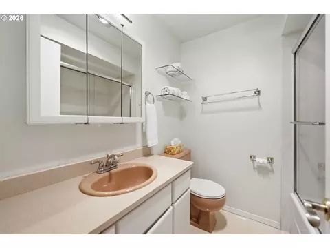 Bath - 100 NE Kane Dr, Gresham, OR 97030 photo 2 of 4