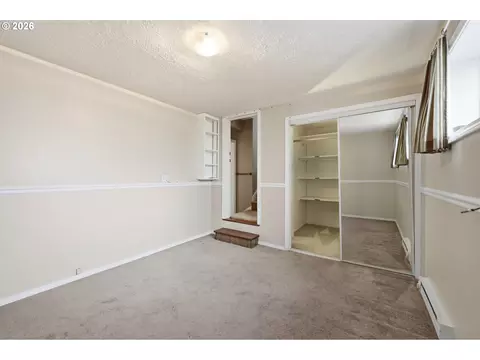 Bedroom - 100 NE Kane Dr, Gresham, OR 97030 photo 6 of 6