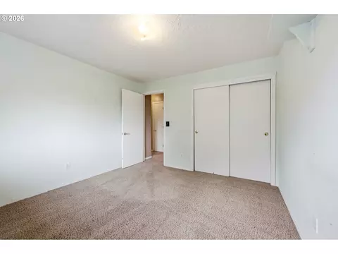 Bedroom - 100 NE Kane Dr, Gresham, OR 97030 photo 4 of 6