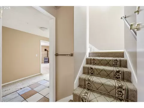 Entry Way - 100 NE Kane Dr, Gresham, OR 97030 photo 5 of 5