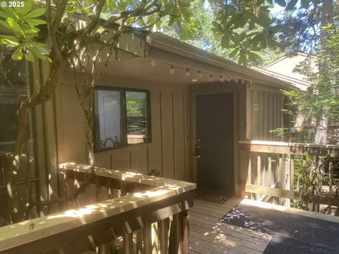 212 Trailside Loop, Eugene, OR 97405