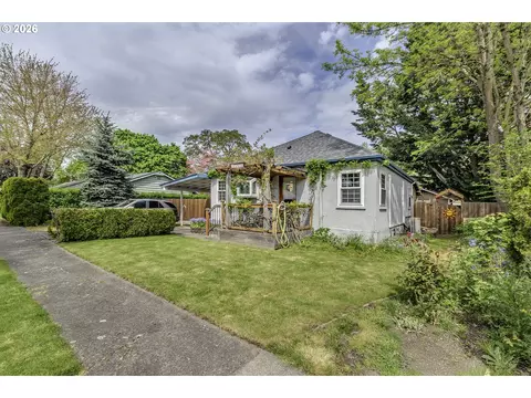 12075 SW 9th St, Beaverton, OR 97005
