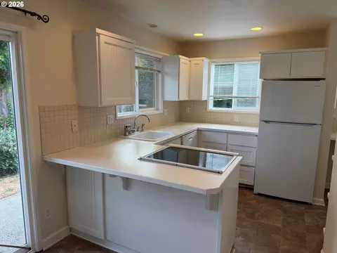 Kitchen - 880 NW Florence Ave, Gresham, OR 97030 photo 1 of 2