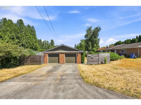 Exterior - 880 NW Florence Ave, Gresham, OR 97030 photo 2 of 8
