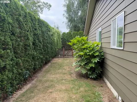 Exterior - 880 NW Florence Ave, Gresham, OR 97030 photo 7 of 7