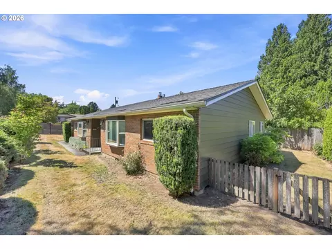 Exterior - 880 NW Florence Ave, Gresham, OR 97030 photo 5 of 8