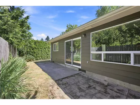Exterior - 880 NW Florence Ave, Gresham, OR 97030 photo 6 of 8