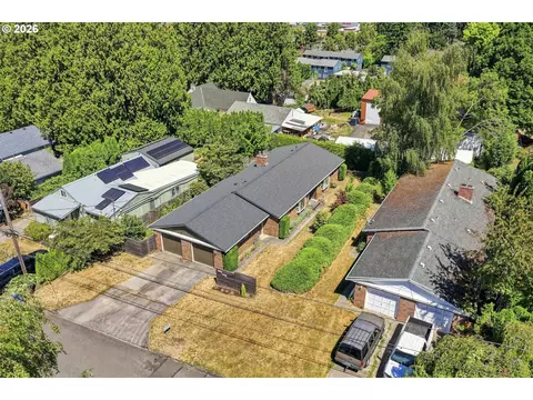 View/Area - 880 NW Florence Ave, Gresham, OR 97030 photo 2 of 5