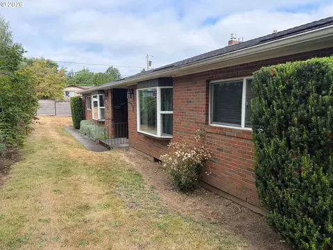 Exterior - 880 NW Florence Ave, Gresham, OR 97030 photo 3 of 7