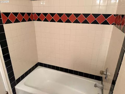 Bath - 880 NW Florence Ave, Gresham, OR 97030 photo 1 of 2