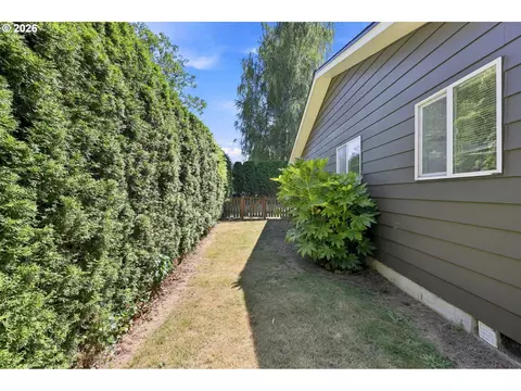 Exterior - 880 NW Florence Ave, Gresham, OR 97030 photo 8 of 8