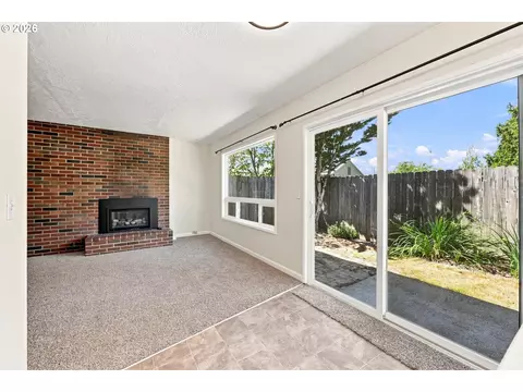 Living - 880 NW Florence Ave, Gresham, OR 97030 photo 5 of 5