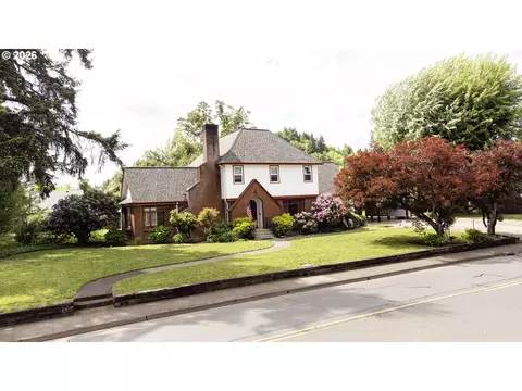 425 N 9th St, Cottage Grove, OR 97424