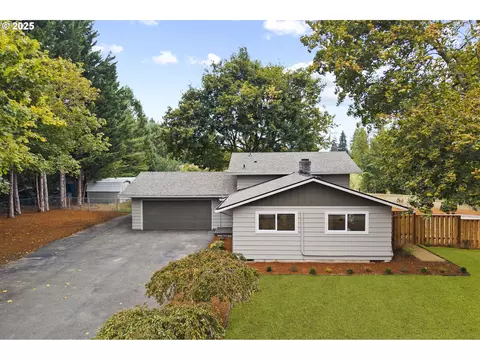 18133 S Clear Acres Dr, Oregon City, OR 97045