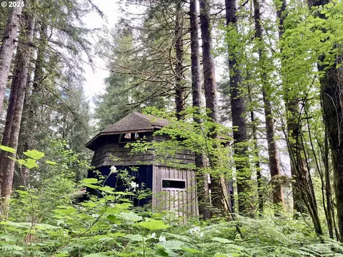 71 N Bass Ct, Otis, OR 97368