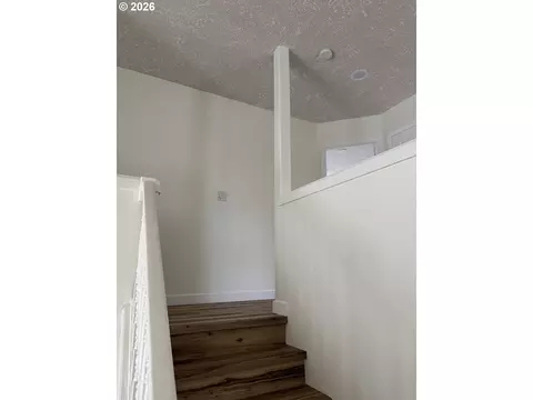 Entry Way - 1987 NW 17th St, Gresham, OR 97030 photo 2 of 4