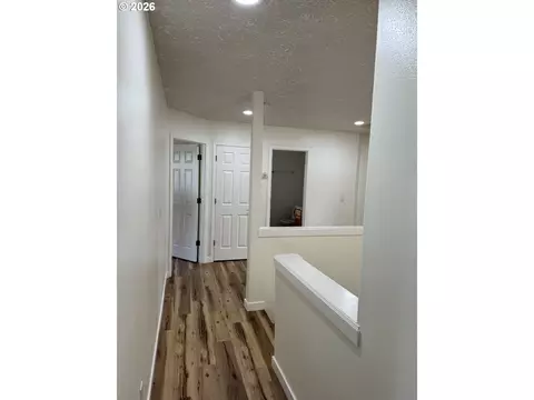 Entry Way - 1987 NW 17th St, Gresham, OR 97030 photo 3 of 4