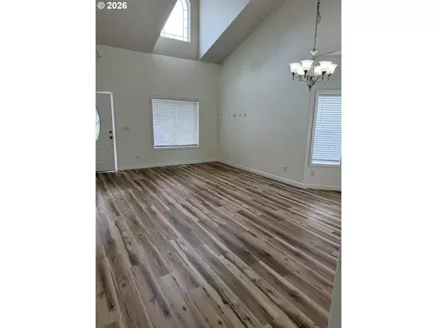 Living - 1987 NW 17th St, Gresham, OR 97030 photo 2 of 2