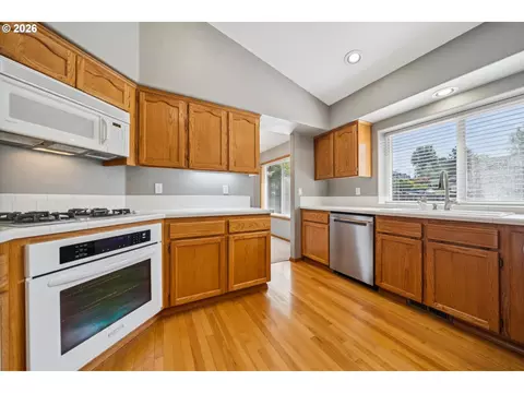 Kitchen - 4396 SE 1st Ter, Gresham, OR 97080 photo 3 of 4