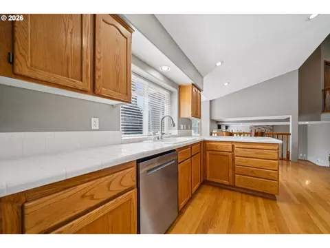 Kitchen - 4396 SE 1st Ter, Gresham, OR 97080 photo 2 of 4