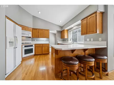 Kitchen - 4396 SE 1st Ter, Gresham, OR 97080 photo 1 of 4