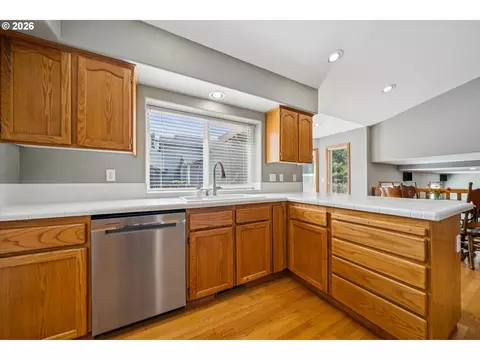 Kitchen - 4396 SE 1st Ter, Gresham, OR 97080 photo 4 of 4
