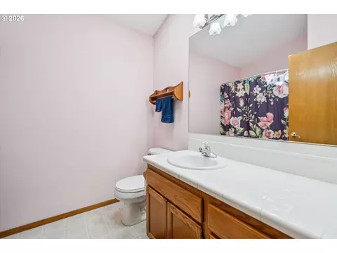Bath - 4396 SE 1st Ter, Gresham, OR 97080 photo 6 of 6