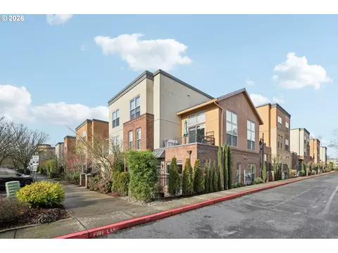 6299 NE Carillion Dr, Hillsboro, OR 97124