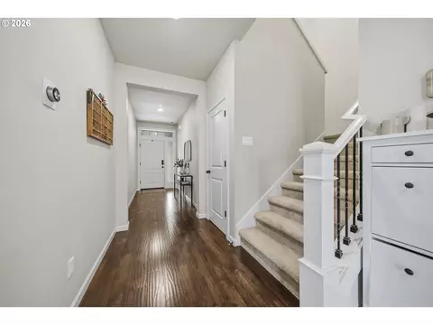 Entry Way - 4128 SW Emerald Ave, Gresham, OR 97080 photo 2 of 3