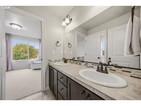 Bath - 4128 SW Emerald Ave, Gresham, OR 97080 photo 5 of 7