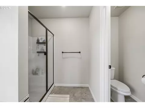 Bath - 4128 SW Emerald Ave, Gresham, OR 97080 photo 4 of 7