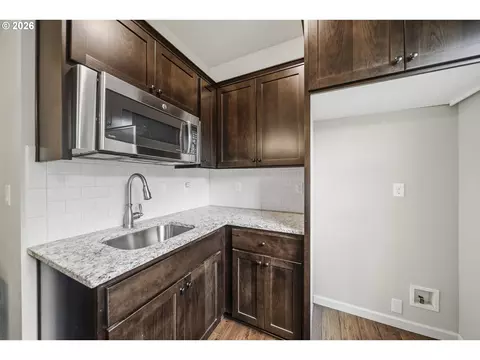 Kitchen - 4128 SW Emerald Ave, Gresham, OR 97080 photo 4 of 4