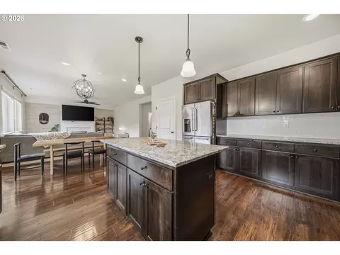 Kitchen - 4128 SW Emerald Ave, Gresham, OR 97080 photo 3 of 4
