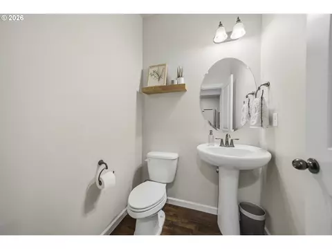 Bath - 4128 SW Emerald Ave, Gresham, OR 97080 photo 1 of 7