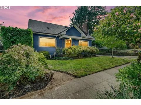 44 SE 71st Ave, Portland, OR 97215
