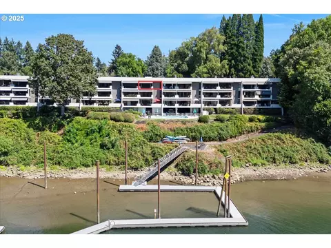 790 SE Webber St #305, Portland, OR 97202