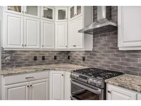 Kitchen - 1002 NW 22nd Ave, Camas, WA 98607 photo 3 of 4