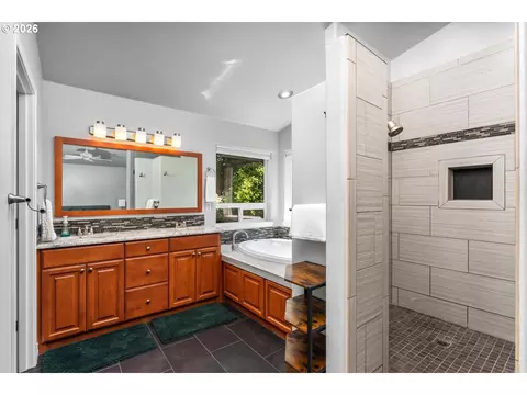 Bath - 1002 NW 22nd Ave, Camas, WA 98607 photo 1 of 3